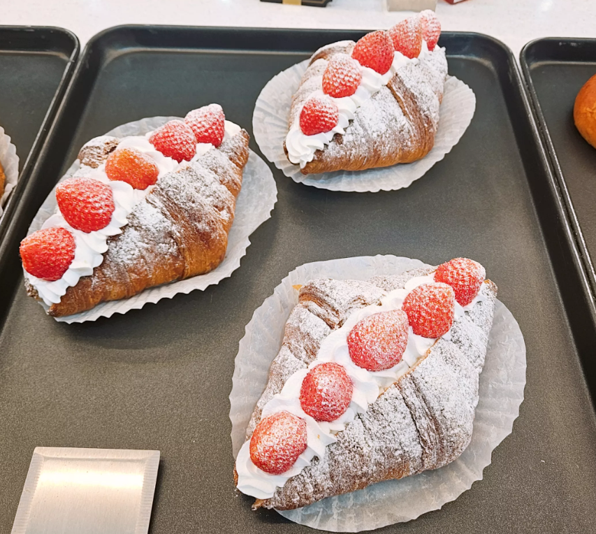 딸기 크루아상